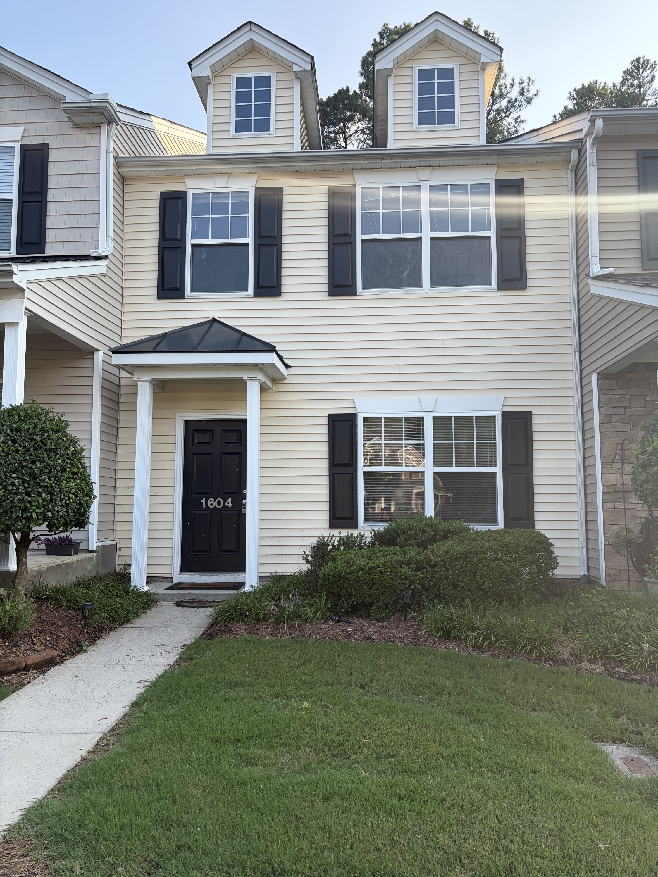 1725-1604 TW Alexander Drive - 1604